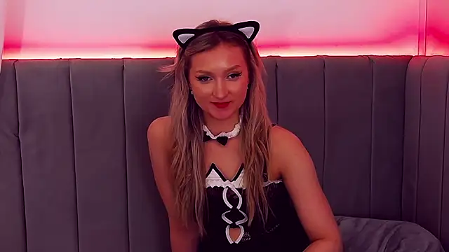 Snapshot of MiaNixan chatting on March 13, 10:15 am MiaNixan online show from March 13, 10:15 am