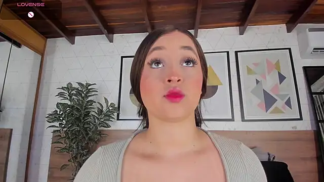 Snapshot of MiaKay1 chatting on November 9, 3:32 am MiaKay1 online show from November 9, 3:32 am