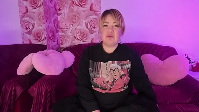 Snapshot of CurlyDreams chatting on February 5, 6:20 am CurlyDreams online show from February 5, 6:20 am