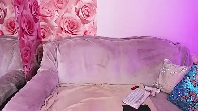 CurlyDreams online show from April 2, 5:25 am