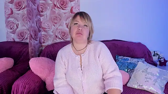 Snapshot of CurlyDreams chatting on February 22, 6:27 am CurlyDreams online show from February 22, 6:27 am