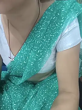 kaveerpooja947 online show from April 3, 4:46 pm