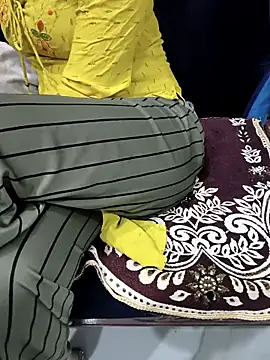 kaveerpooja947 online show from April 17, 5:16 pm