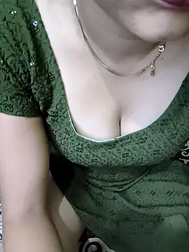 kaveerpooja947 online show from March 3, 4:47 pm