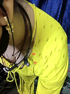 Snapshot of kaveerpooja947 chatting on December 3, 4:17 pm kaveerpooja947 online show from December 3, 4:17 pm