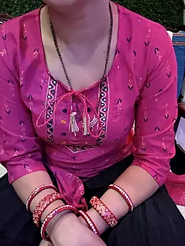 Snapshot of kaveerpooja947 chatting on November 15, 5:28 pm kaveerpooja947 online show from November 15, 5:28 pm