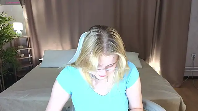 Colleen Blake online show from April 27, 5:00 pm