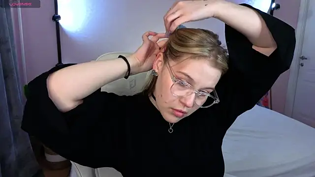 Colleen Blake online show from April 13, 4:55 pm