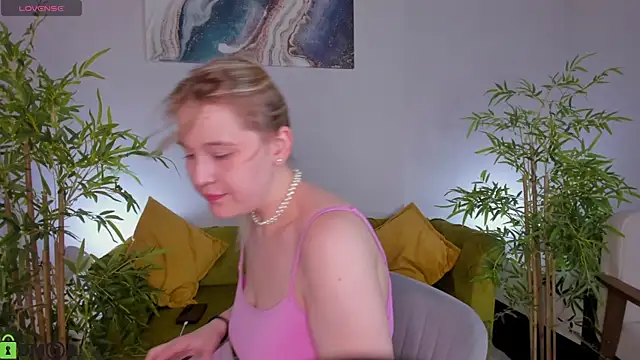 Snapshot of Colleen_Blake chatting on June 22, 5:21 pm Colleen Blake online show from June 22, 5:21 pm