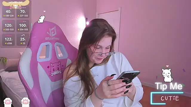 Snapshot of Colleen_Blake chatting on December 3, 5:01 pm Colleen Blake online show from December 3, 5:01 pm