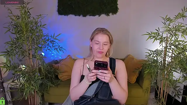 Snapshot of Colleen_Blake chatting on June 29, 5:23 pm Colleen Blake online show from June 29, 5:23 pm