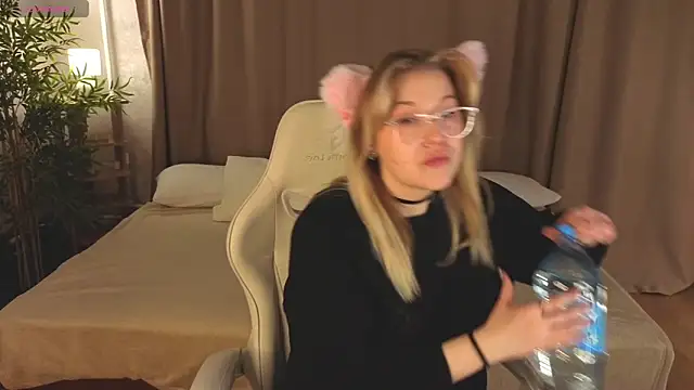 Colleen Blake online show from April 5, 5:08 pm