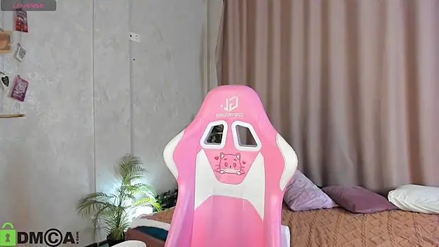 Snapshot of Colleen_Blake chatting on October 24, 5:01 pm Colleen Blake online show from October 24, 5:01 pm