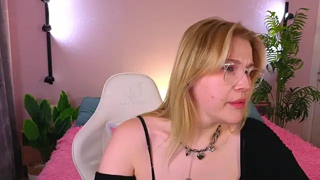 Colleen Blake online show from April 19, 4:52 pm