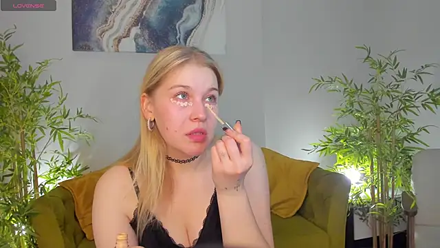 Snapshot of Colleen_Blake chatting on June 4, 4:44 pm Colleen Blake online show from June 4, 4:44 pm