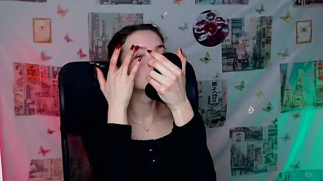  SusieSu  online show from April 15, 6:30 am