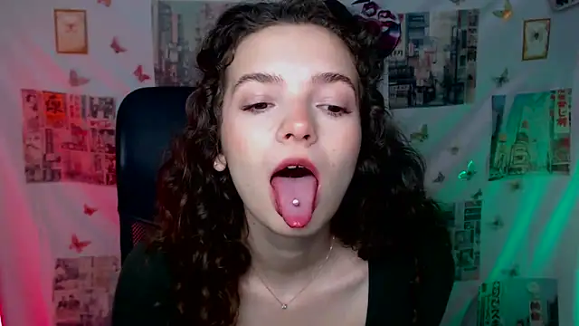  SusieSu  online show from April 17, 6:05 am