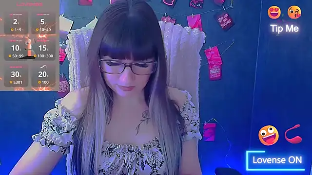 Snapshot of Violla_My chatting on May 1, 5:45 am Violla My online show from May 1, 5:45 am