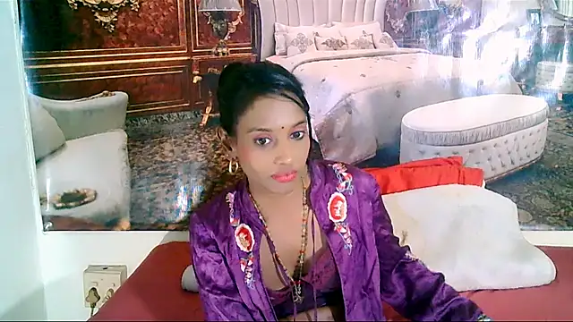 Snapshot of IndianLoveBug chatting on October 8, 5:57 pm IndianLoveBug online show from October 8, 5:57 pm