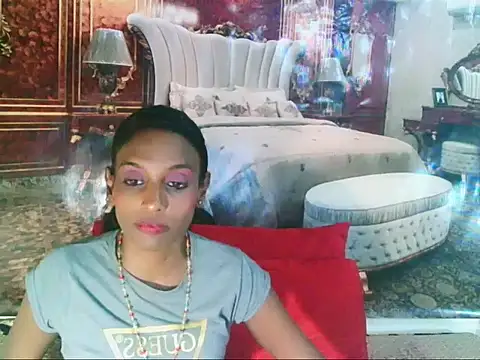Snapshot of IndianLoveBug chatting on January 11, 6:33 pm IndianLoveBug online show from January 11, 6:33 pm