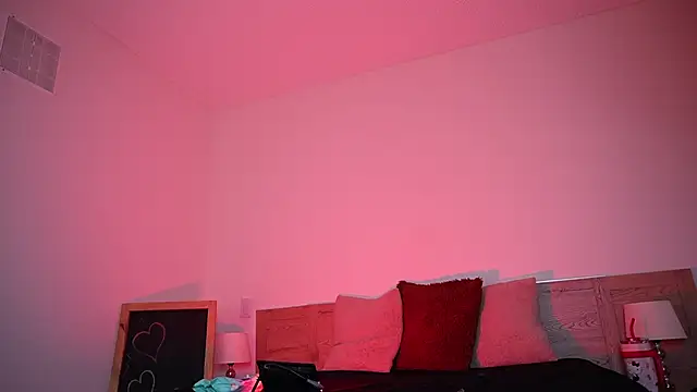 Snapshot of Tiffany_sander chatting on November 16, 4:06 am Tiffany sander online show from November 16, 4:06 am