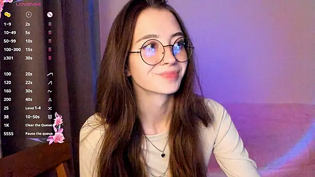 Snapshot of EvaBradley chatting on October 18, 6:32 pm EvaBradley online show from October 18, 6:32 pm