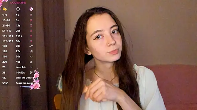 EvaBradley online show from December 5, 6:50 pm