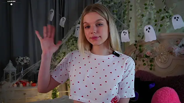 Snapshot of EdlinAlliston chatting on October 27, 1:45 pm EdlinAlliston online show from October 27, 1:45 pm