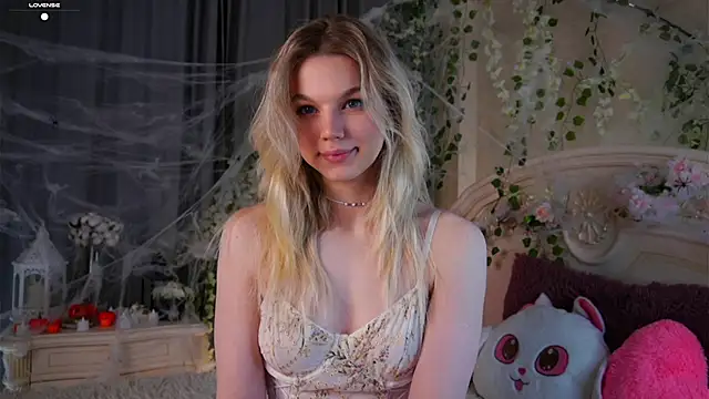 Snapshot of EdlinAlliston chatting on November 2, 1:38 pm EdlinAlliston online show from November 2, 1:38 pm