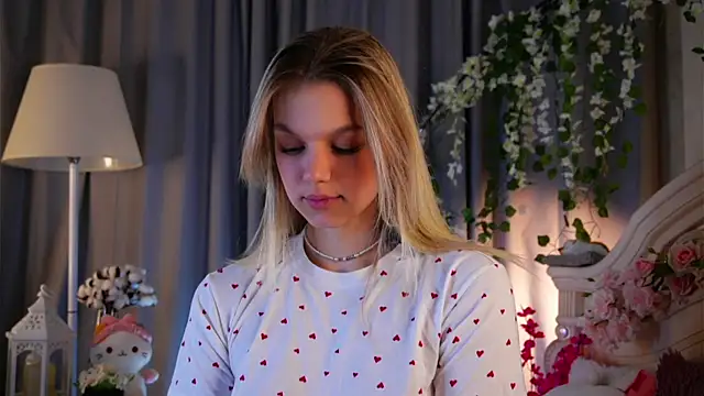 EdlinAlliston online show from December 16, 2:43 pm