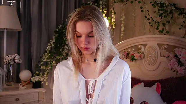 Snapshot of EdlinAlliston chatting on November 14, 2:43 pm EdlinAlliston online show from November 14, 2:43 pm