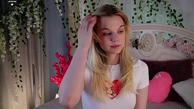 Snapshot of EdlinAlliston chatting on October 20, 2:06 pm EdlinAlliston online show from October 20, 2:06 pm