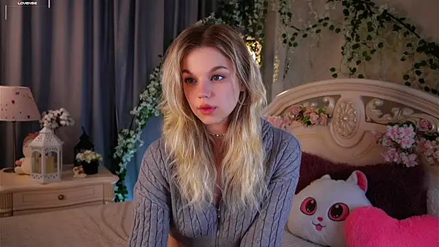 Snapshot of EdlinAlliston chatting on November 10, 2:11 pm EdlinAlliston online show from November 10, 2:11 pm