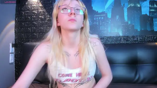 Snapshot of Cloe_five chatting on January 16, 12:31 pm Cloe five online show from January 16, 12:31 pm