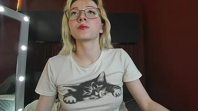 Snapshot of Cloe_five chatting on December 22, 8:42 pm Cloe five online show from December 22, 8:42 pm