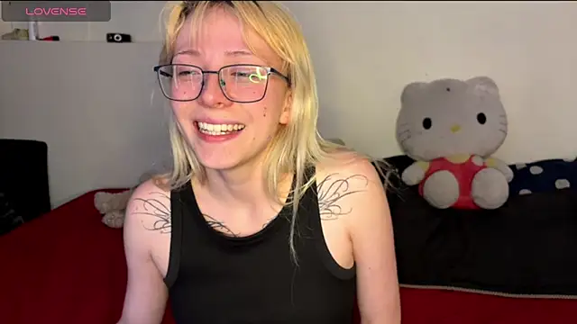 Snapshot of Cloe_five chatting on November 5, 11:19 pm Cloe five online show from November 5, 11:19 pm