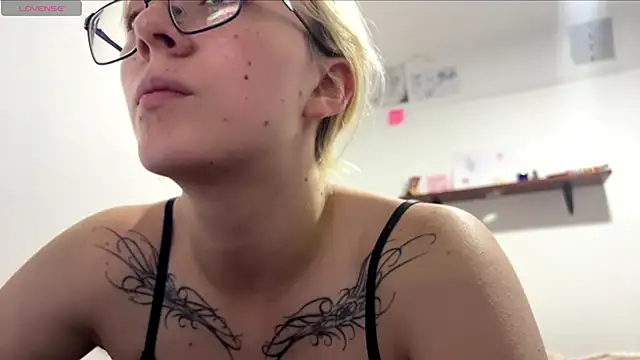 Cloe five online show from March 19, 4:51 pm