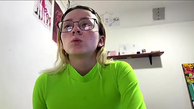 Snapshot of Cloe_five chatting on February 4, 3:29 pm Cloe five online show from February 4, 3:29 pm