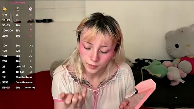 Snapshot of Cloe_five chatting on November 24, 8:09 pm Cloe five online show from November 24, 8:09 pm