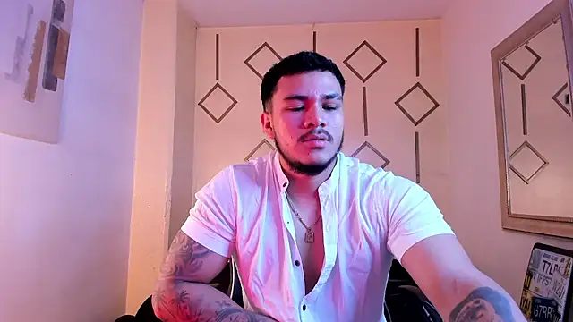 Snapshot of jeisonstark chatting on November 15, 11:47 am jeisonstark online show from November 15, 11:47 am