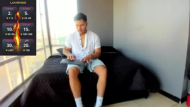 Snapshot of jeisonstark chatting on November 22, 12:04 pm jeisonstark online show from November 22, 12:04 pm