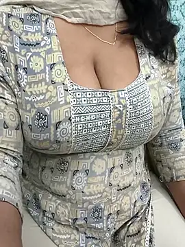 Snapshot of Anamika_Kapoor chatting on December 17, 11:43 pm Anamika Kapoor online show from December 17, 11:43 pm