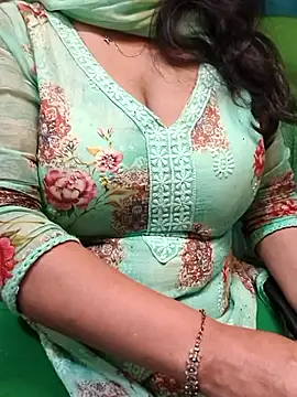 Anamika Kapoor online show from October 5, 1:40 am