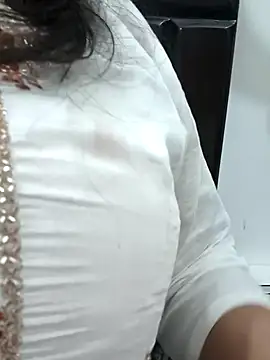 Anamika Kapoor online show from March 22, 9:05 pm