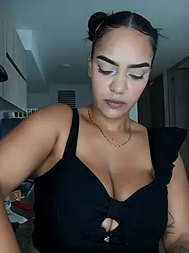 Snapshot of Sara-77 chatting on November 11, 3:07 pm Sara-77 online show from November 11, 3:07 pm