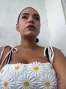 Snapshot of Sara-77 chatting on May 22, 6:50 pm Sara-77 online show from May 22, 6:50 pm