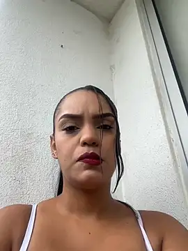 Snapshot of Sara-77 chatting on June 6, 8:14 pm Sara-77 online show from June 6, 8:14 pm