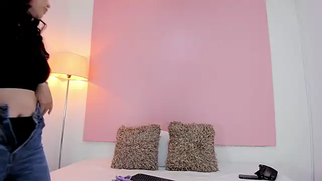 andyylove jk online show from December 17, 1:27 pm