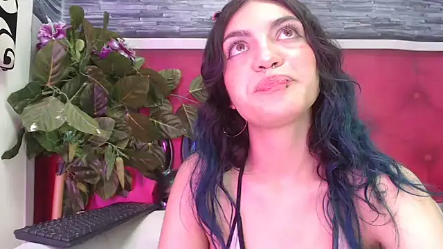Snapshot of ReiLyMalkova chatting on March 14, 8:21 am ReiLyMalkova online show from March 14, 8:21 am