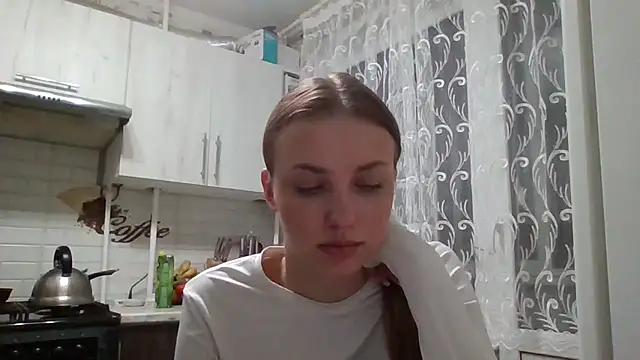 Snapshot of Sweety_Nika chatting on February 5, 10:44 pm Sweety Nika online show from February 5, 10:44 pm